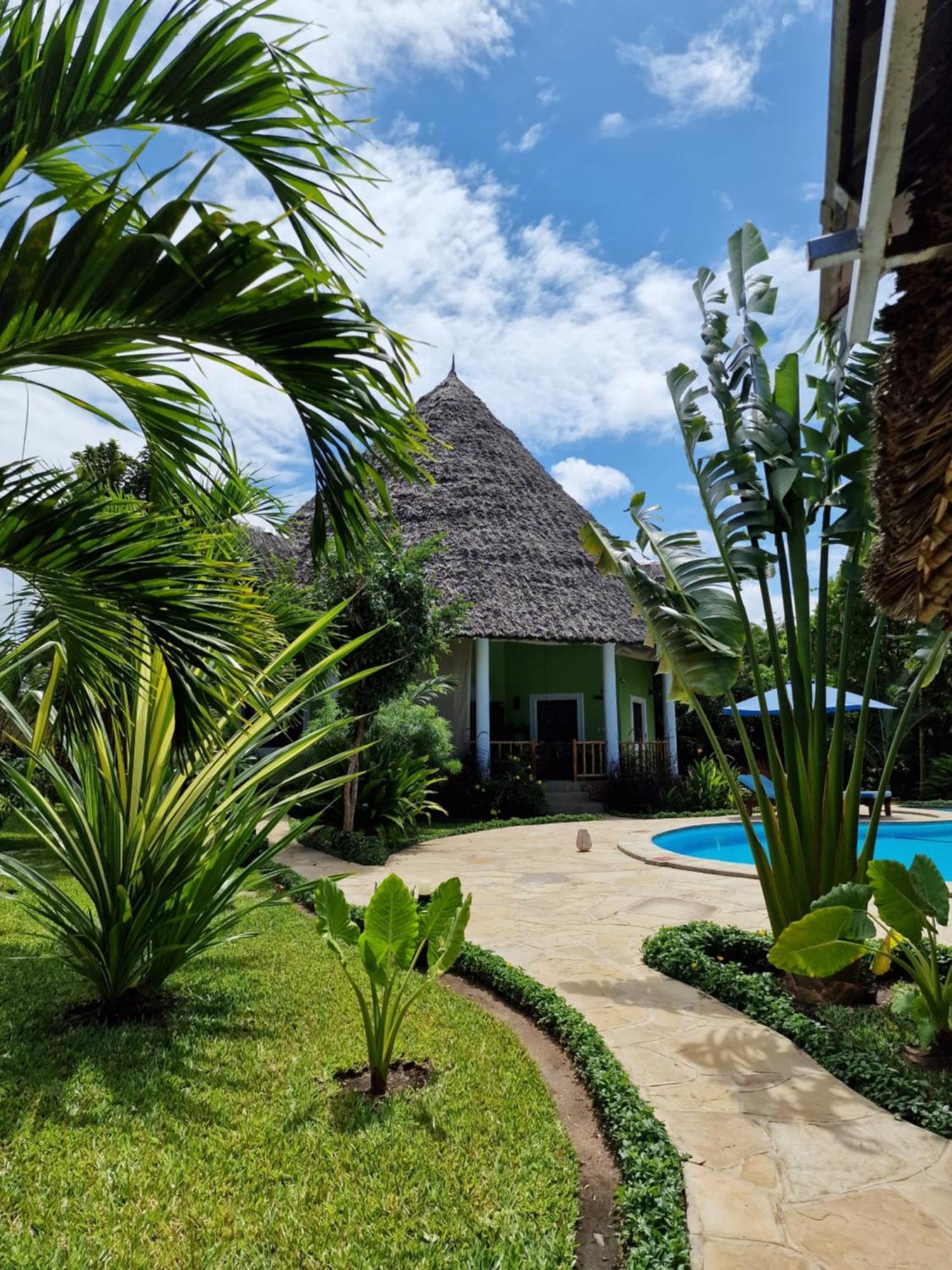 Paradiesische Villa Maisha Mazuri Mit Pool. Terrasse Und Personal Playa de Diani Exterior foto